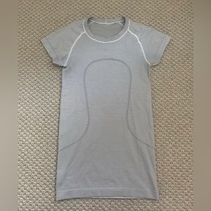 Lululemon swiftly tech short sleeve size 2